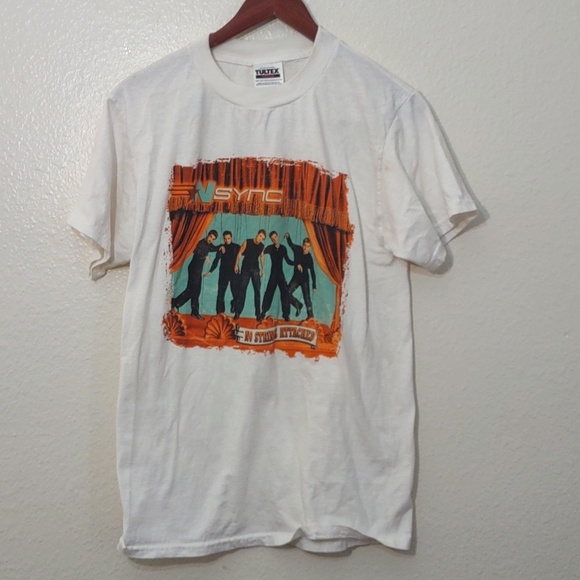 Tultex Tops - VINTAGE SLIGHTLY USED NSYNC NO STRINGS ATTACHED CONCERT TSHIRT 2000 SIZE S